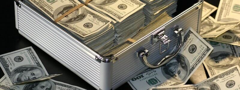 札束の入った箱